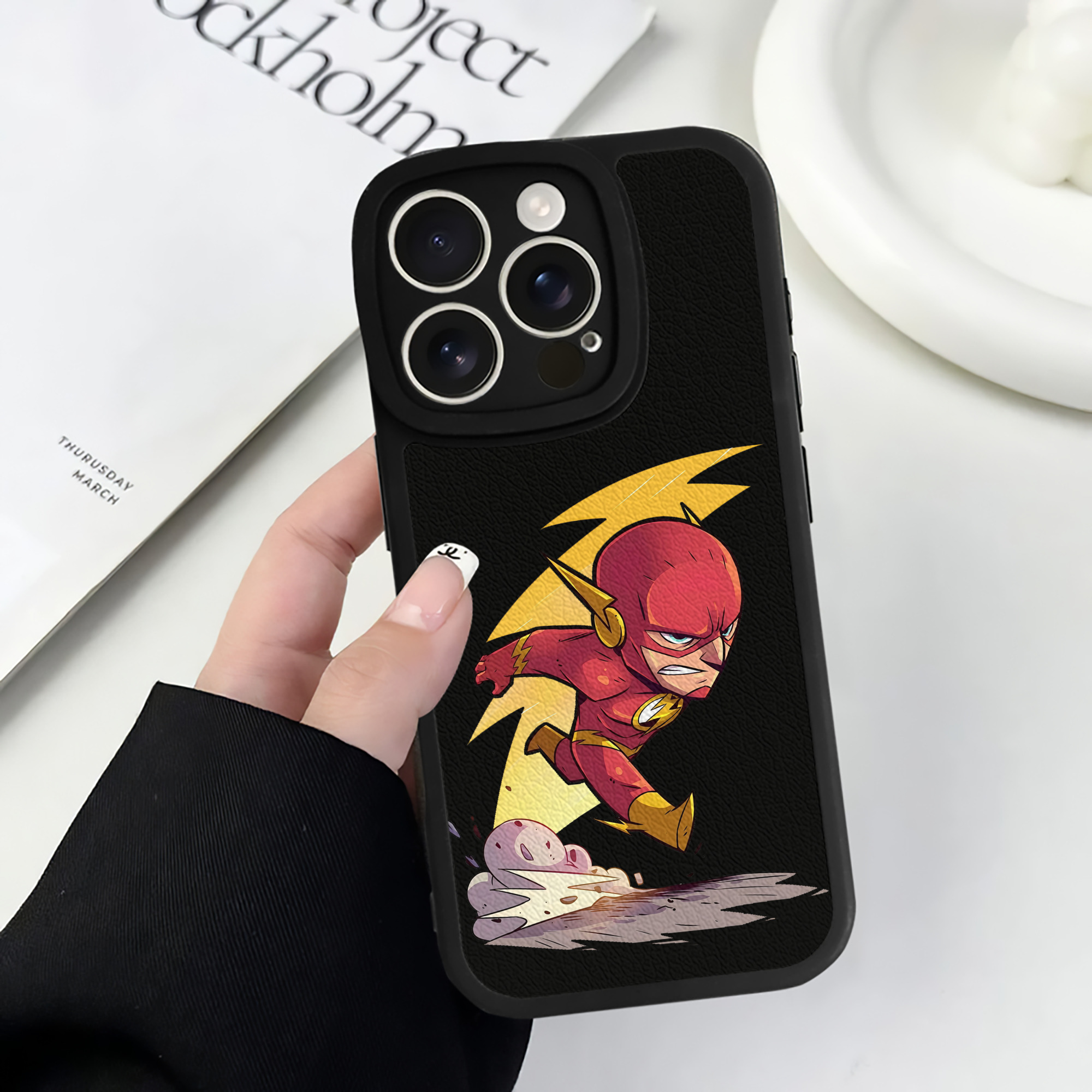 （画像用） アベンジャーズ The Avengers 【iPhone 16シリーズ対応】シリコンスマホケース（レザー調） 材質：シリコン